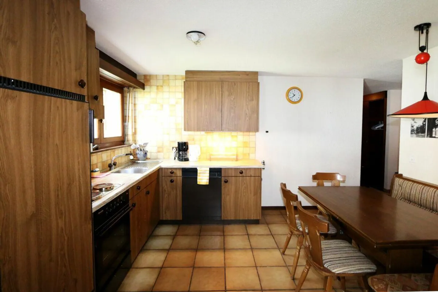 Very spacious 3.5 room apartment with south and west balcony. - Photo 5 of 11