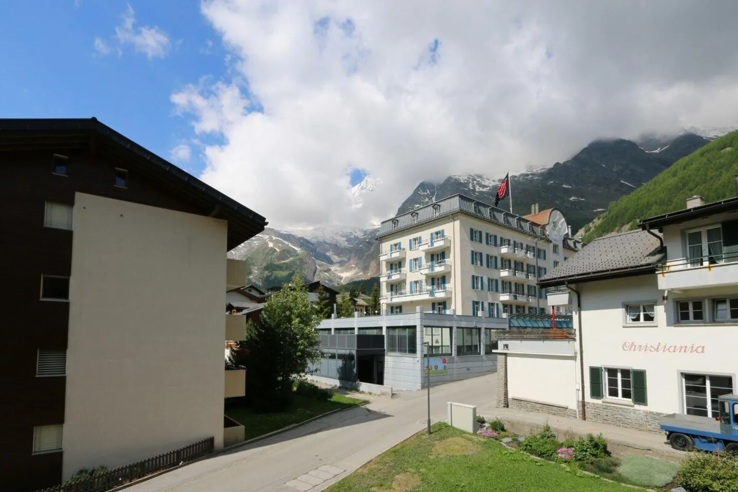Very spacious 3.5 room apartment with south and west balcony. - Photo 10 of 11