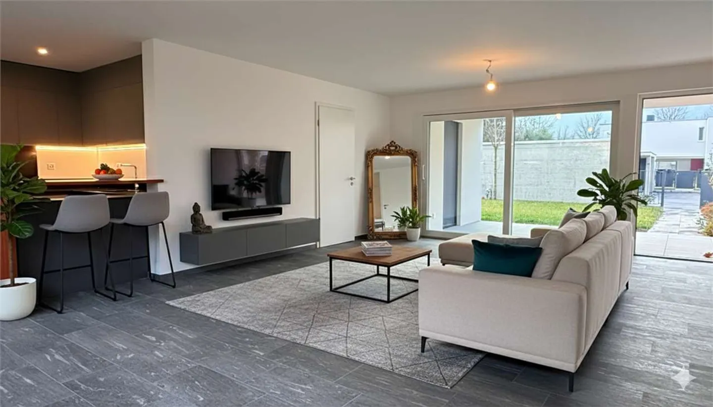 Bright Detached House with Private Garden - Photo 4 of 22