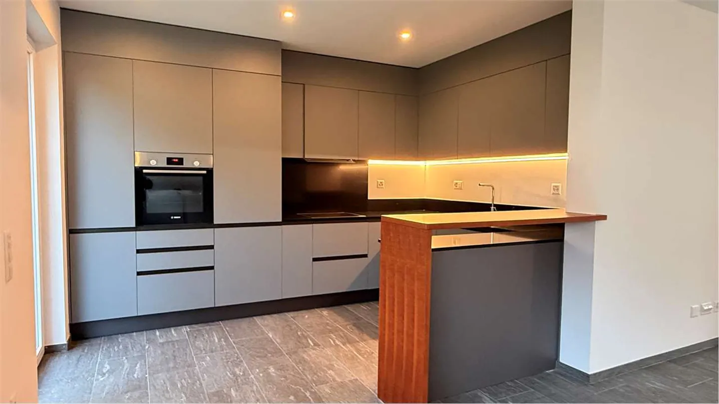 Bright Detached House with Private Garden - Photo 6 of 22