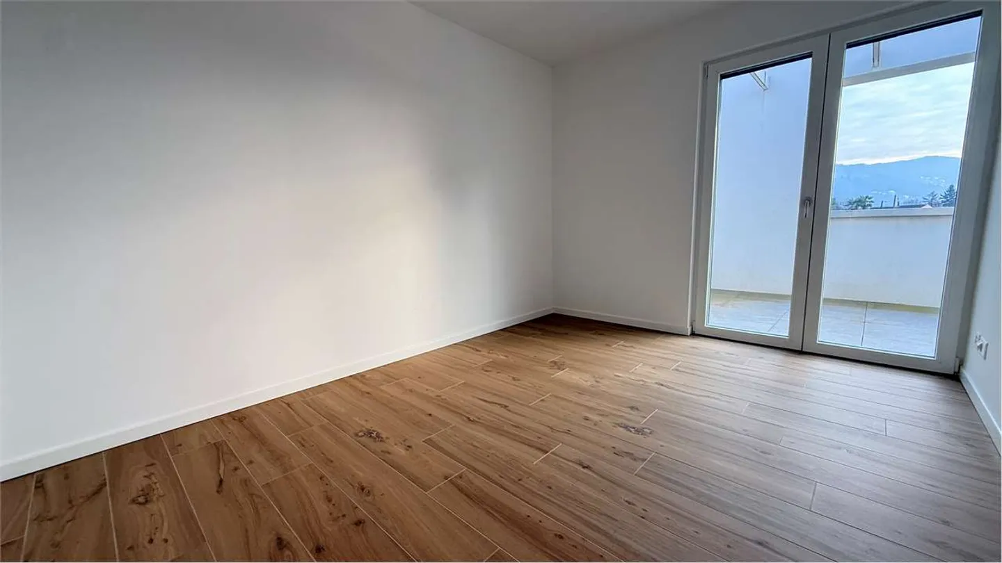 Bright Detached House with Private Garden - Photo 12 of 22