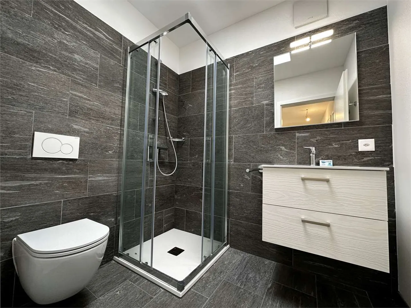 Bright Detached House with Private Garden - Photo 15 of 22