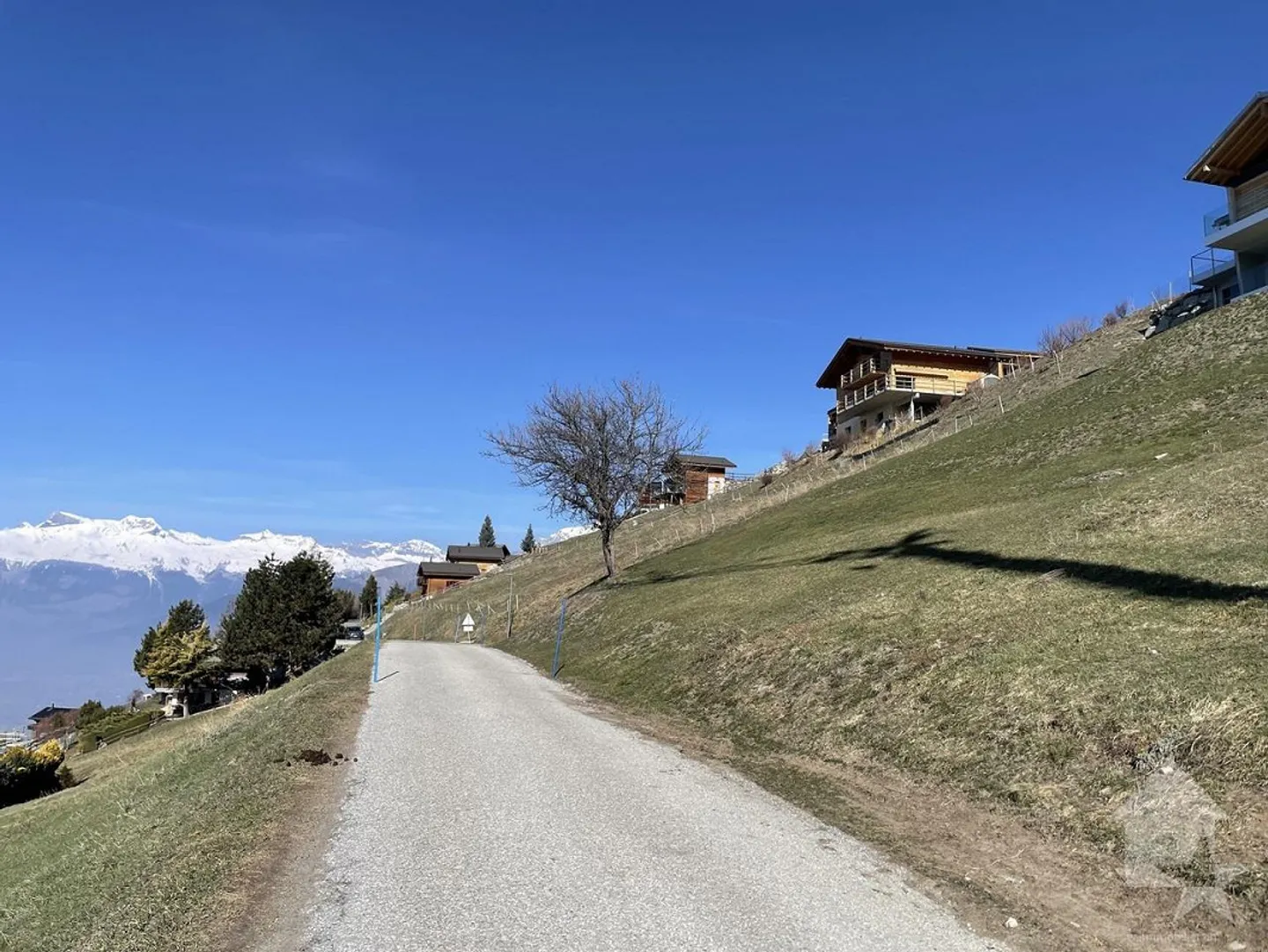Wunderschönes Baugrundstück mit Baugenehmigung für ein Chalet! - Foto 2 von 8