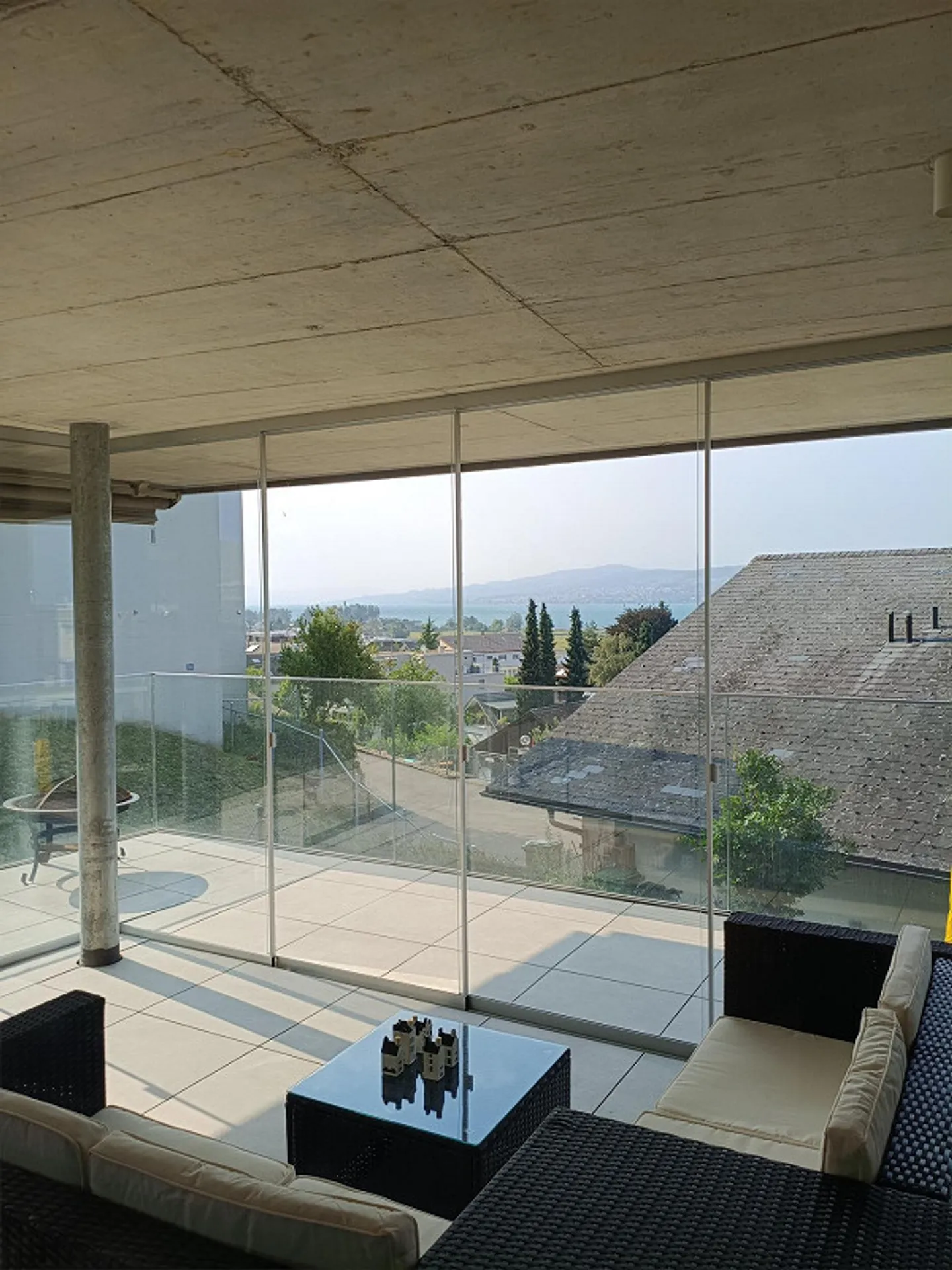 Ampio appartamento di 4,5 stanze a Pfäffikon SZ con vista lago - Foto 1 di 11
