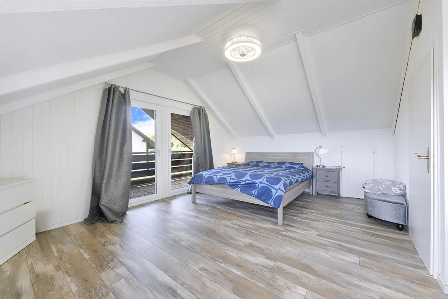 Casa unifamiliare di 7,5 stanze in una posizione tranquilla con vista panoramica, grande giardino e piscina - Foto 8 di 14