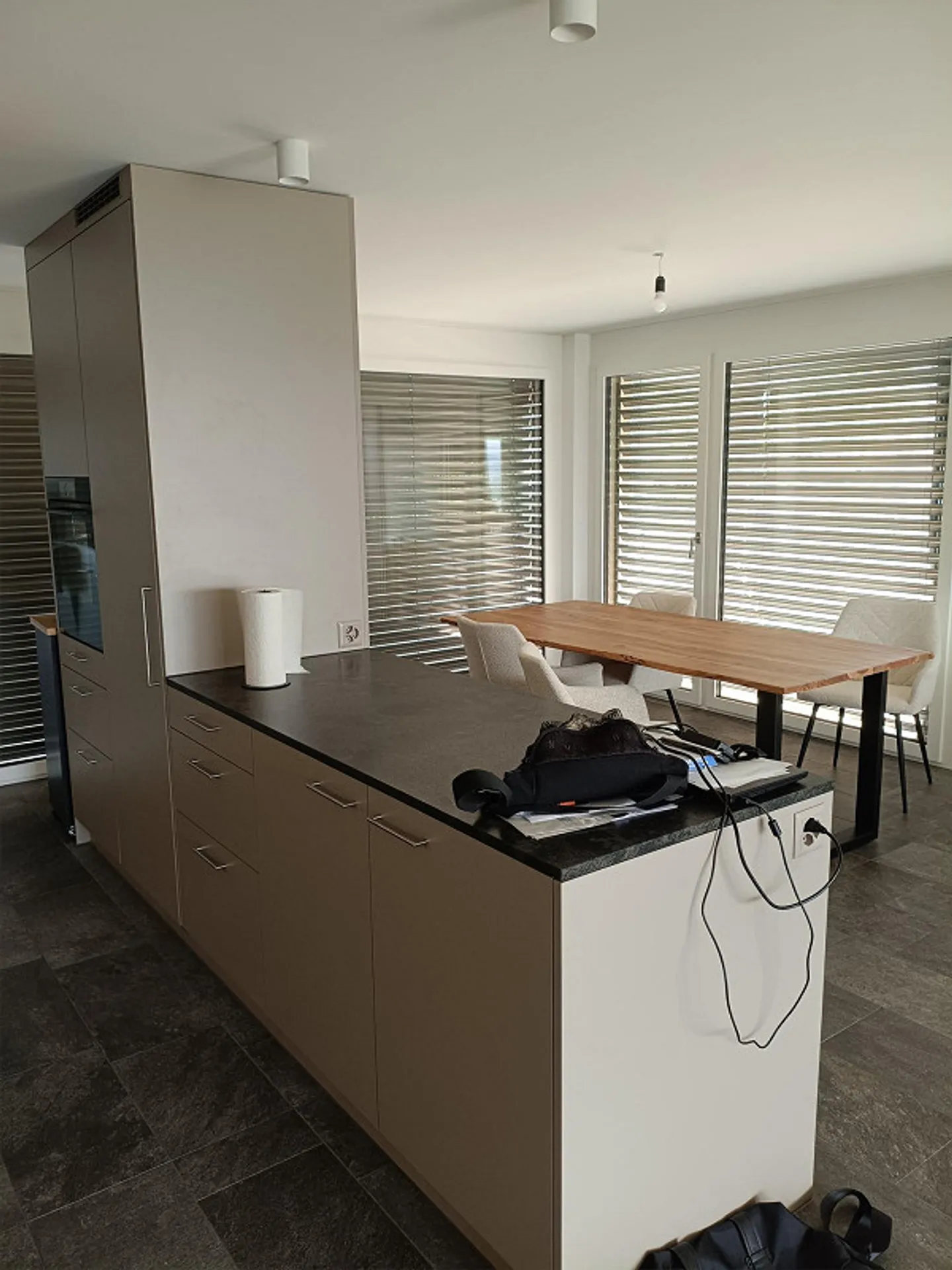 Ampio appartamento di 4,5 stanze a Pfäffikon SZ con vista lago - Foto 10 di 11