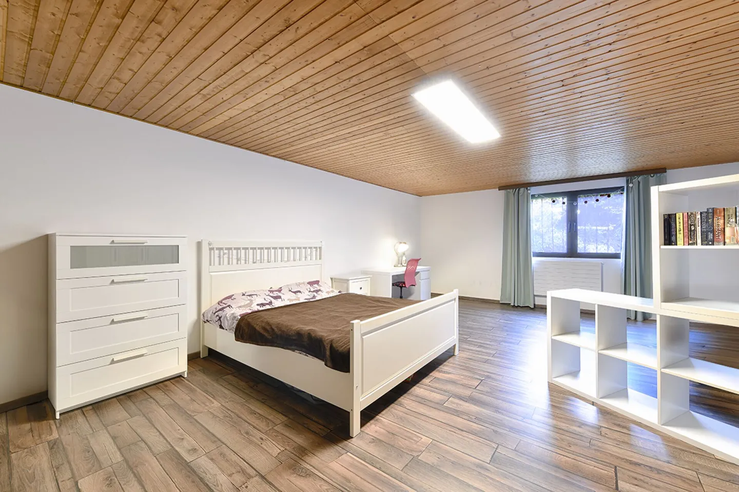 Casa unifamiliare di 7,5 stanze in una posizione tranquilla con vista panoramica, grande giardino e piscina - Foto 10 di 14