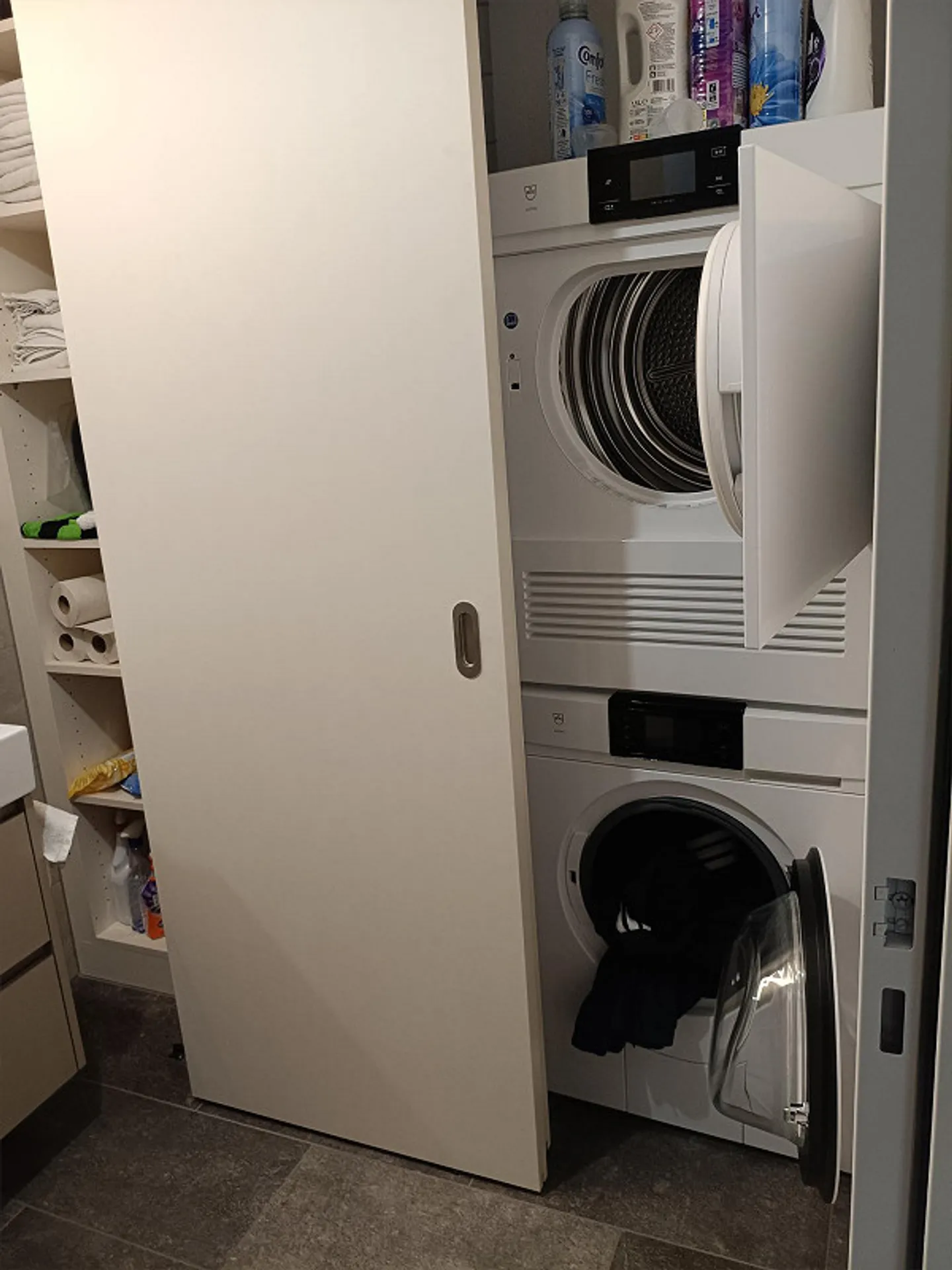 Ampio appartamento di 4,5 stanze a Pfäffikon SZ con vista lago - Foto 7 di 11