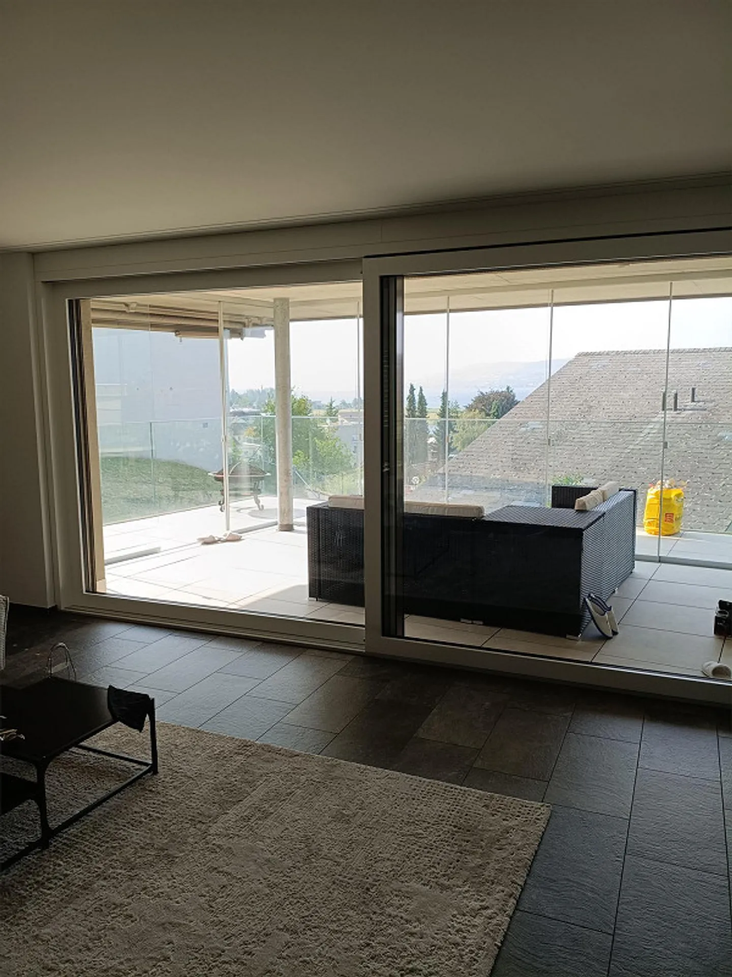 Ampio appartamento di 4,5 stanze a Pfäffikon SZ con vista lago - Foto 9 di 11