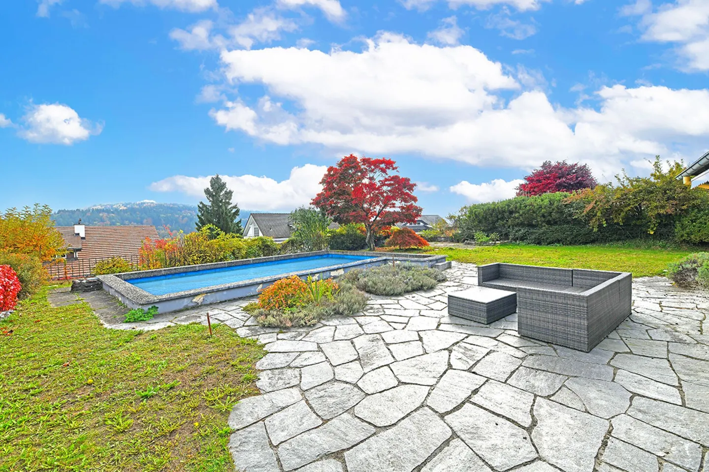 Casa unifamiliare di 7,5 stanze in una posizione tranquilla con vista panoramica, grande giardino e piscina - Foto 11 di 14