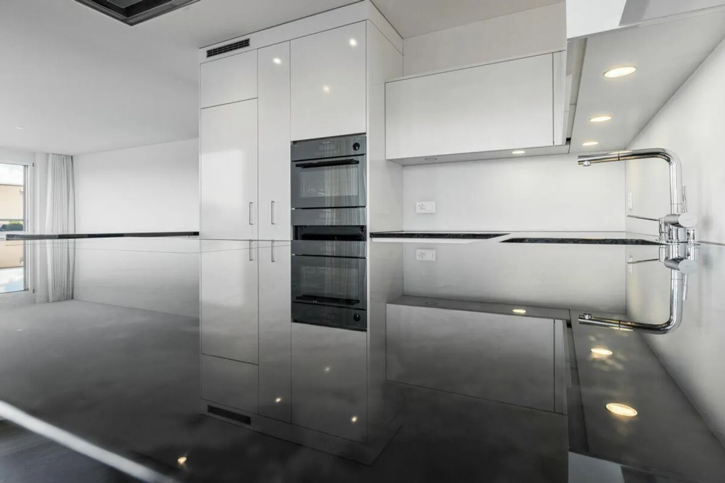 Moderno appartamento attico di 3,5 locali con vista lago ad Altendorf - Foto 6 di 8