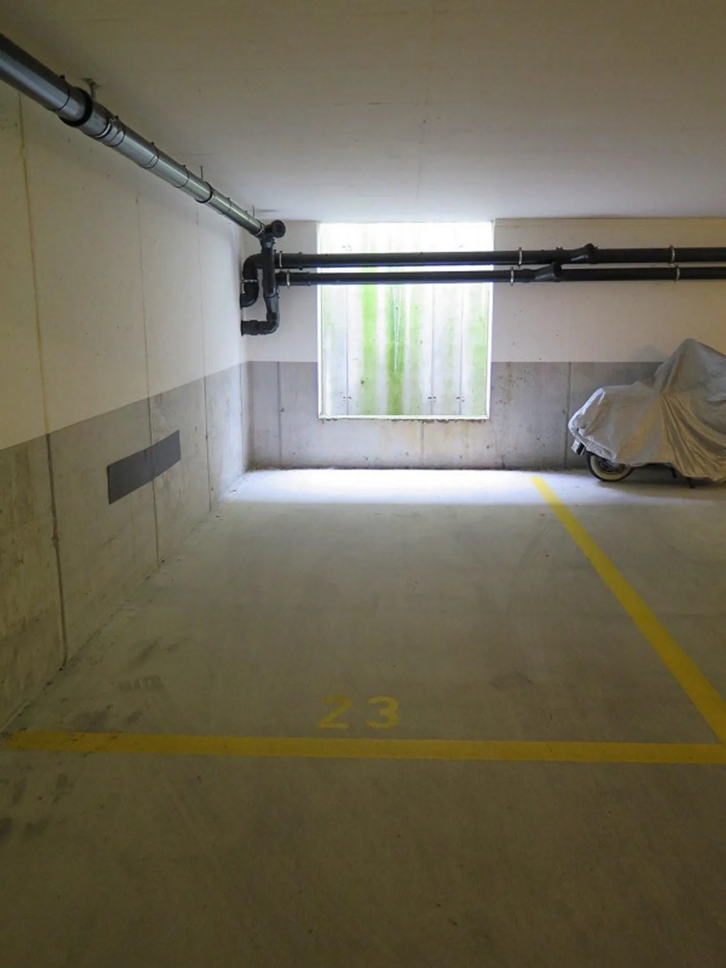 Il tuo posto auto a Chur - vicino agli ospedali - Foto 2 di 3