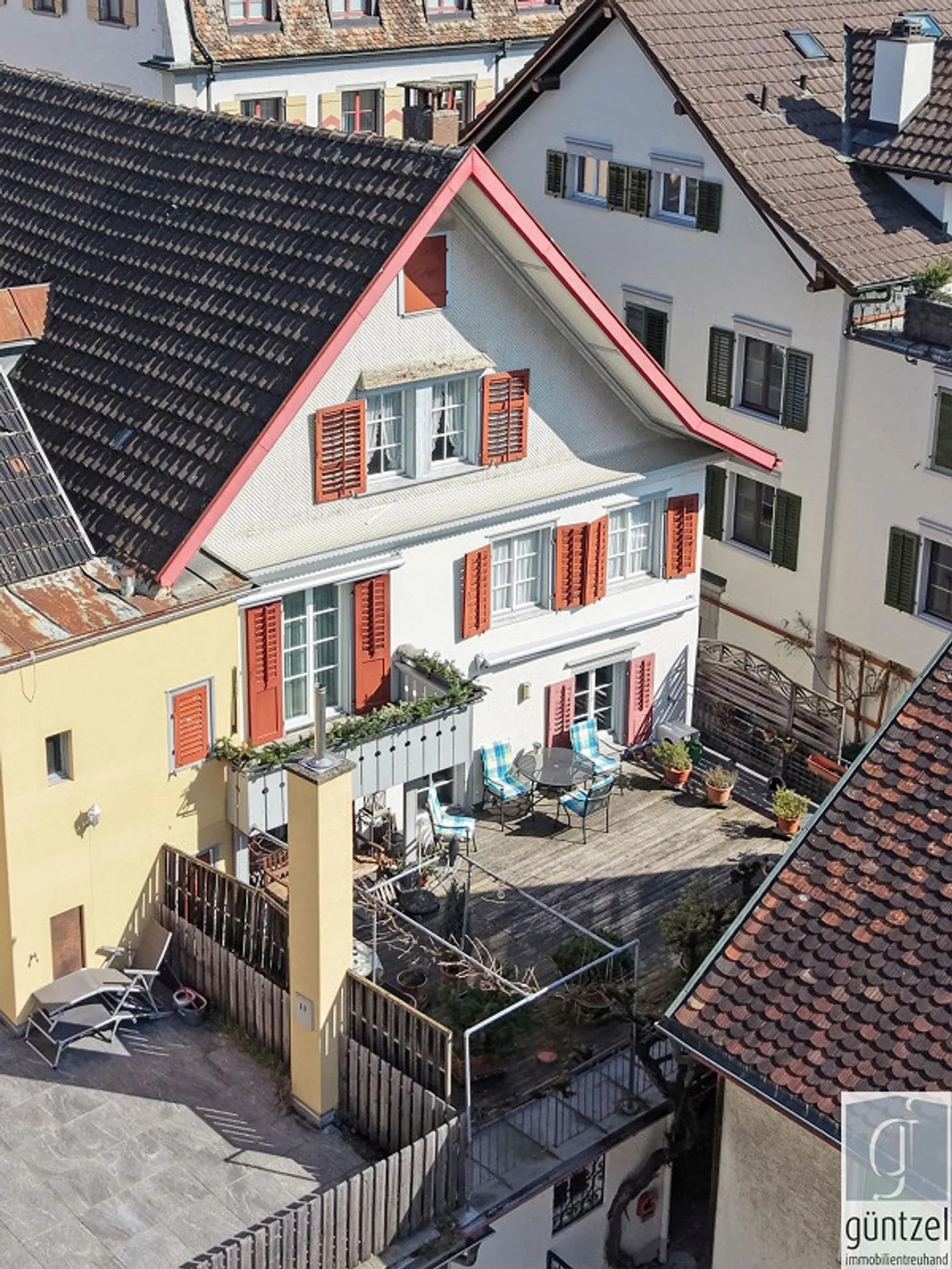 Maison bifamiliale avec espace commercial - bien adaptée à l'auto-utilisation - Photo 2 sur 13
