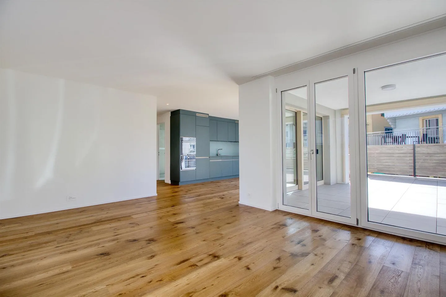 Neubau-Erstvermietung | Moderne 2.5 Zimmerwohnung mit Gartensitzplatz - Photo 3 of 7