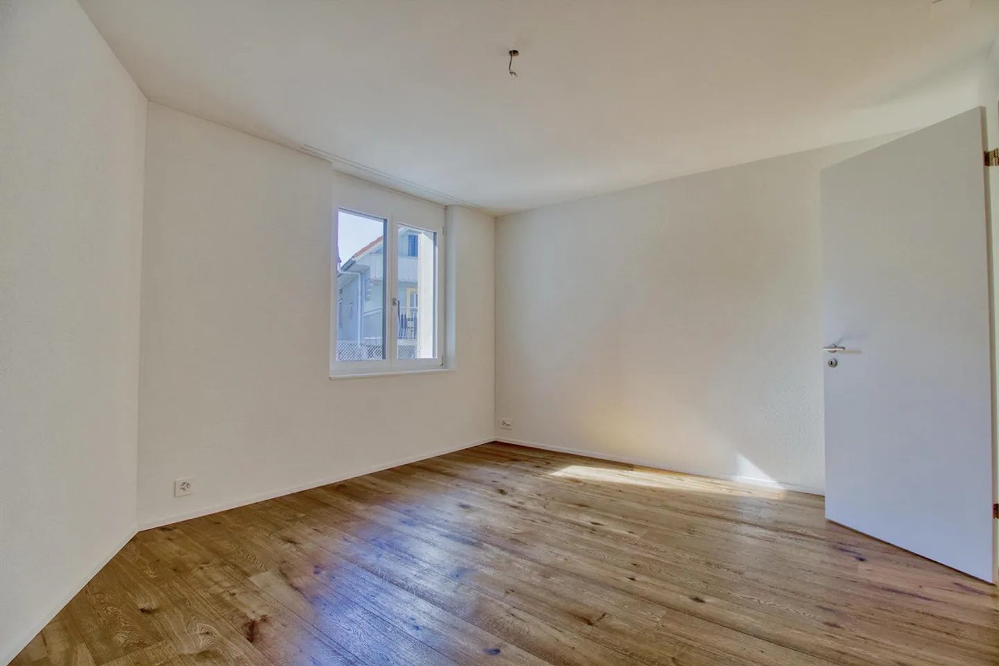 Neubau-Erstvermietung | Moderne 2.5 Zimmerwohnung mit Gartensitzplatz - Photo 5 of 7