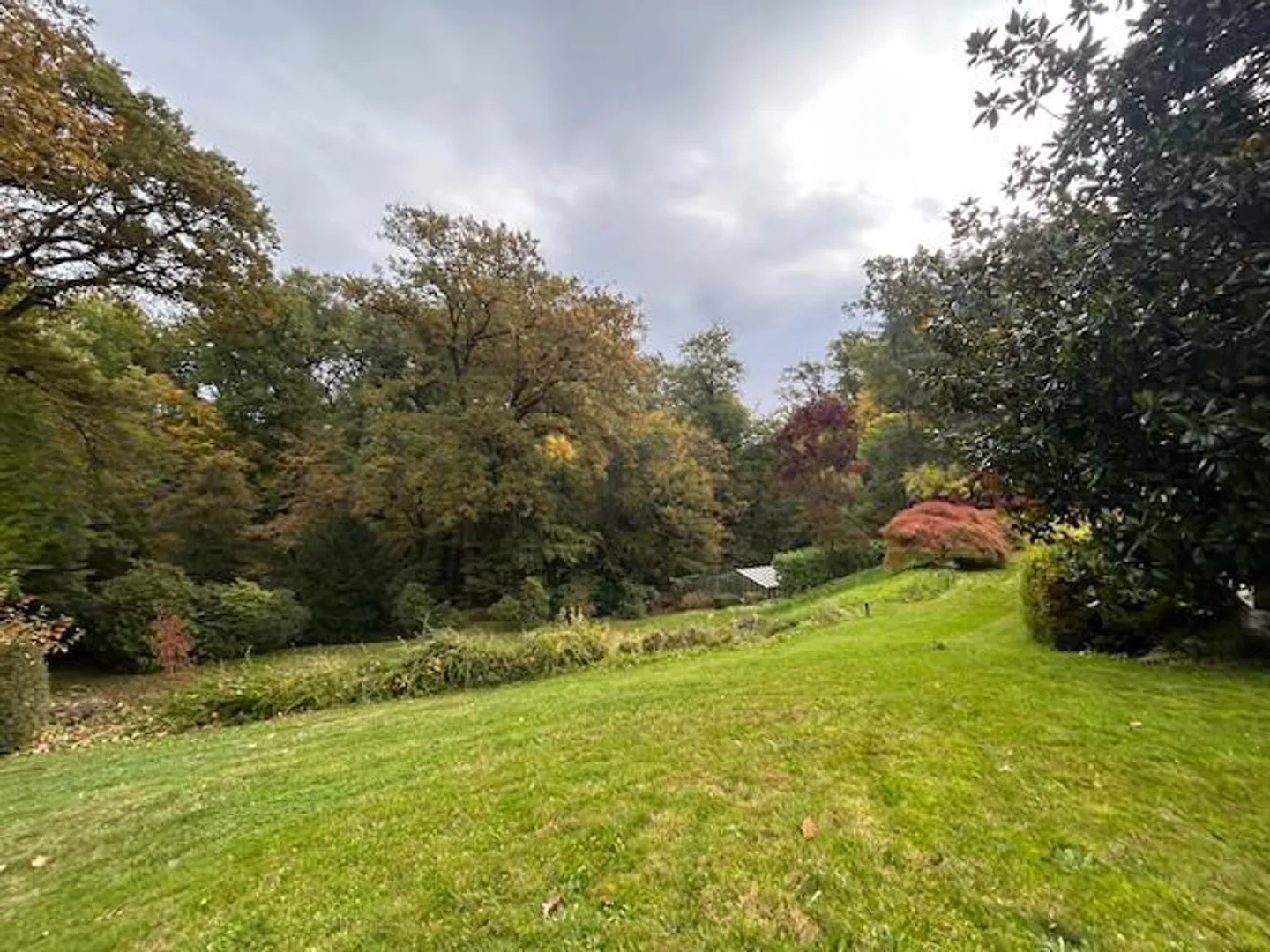 Propriété prestigieuse avec grand terrain et piscine - Photo 3 sur 3
