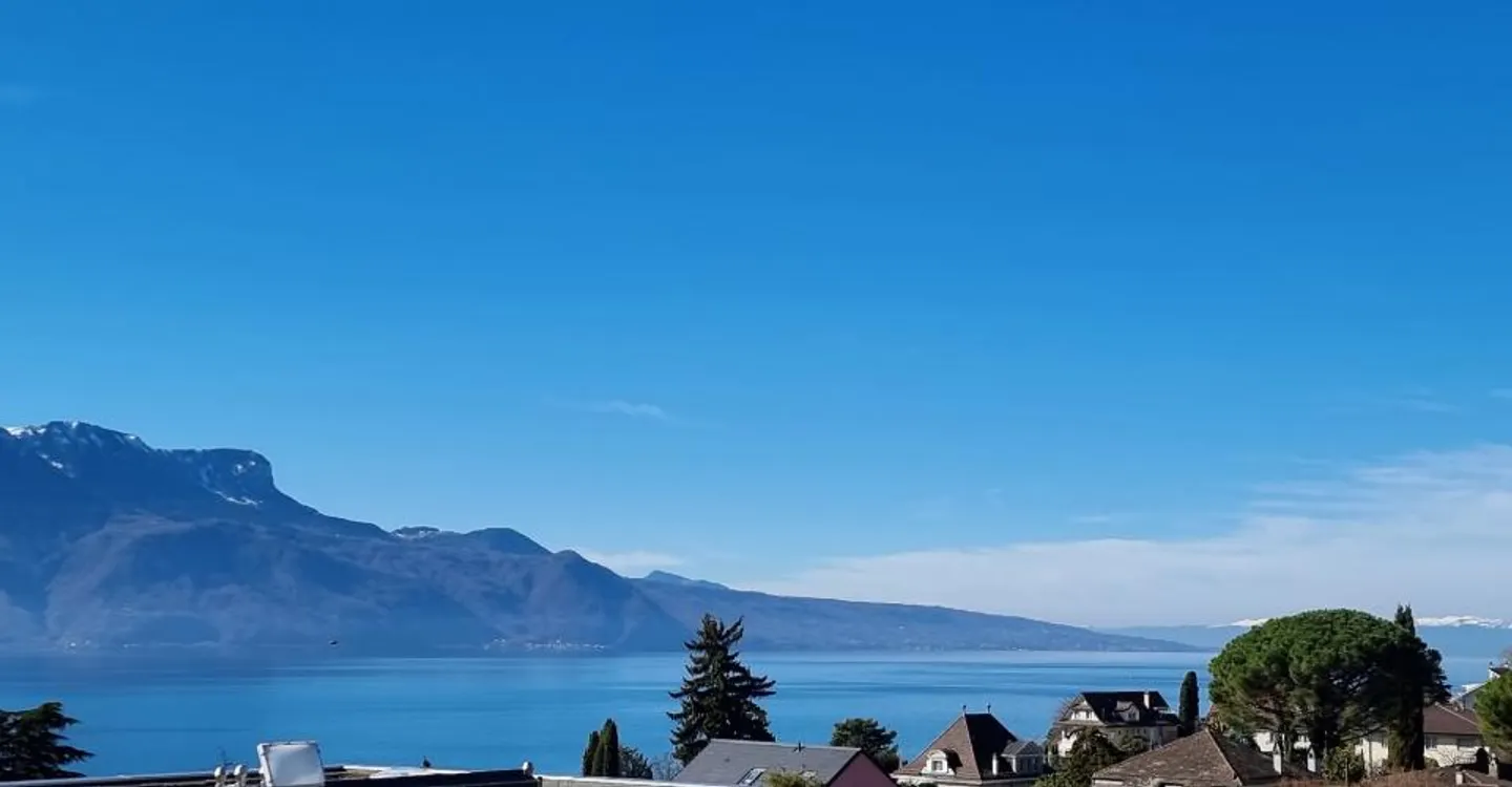 Maison de Village avec Vue sur le Lac - Photo 1 sur 15