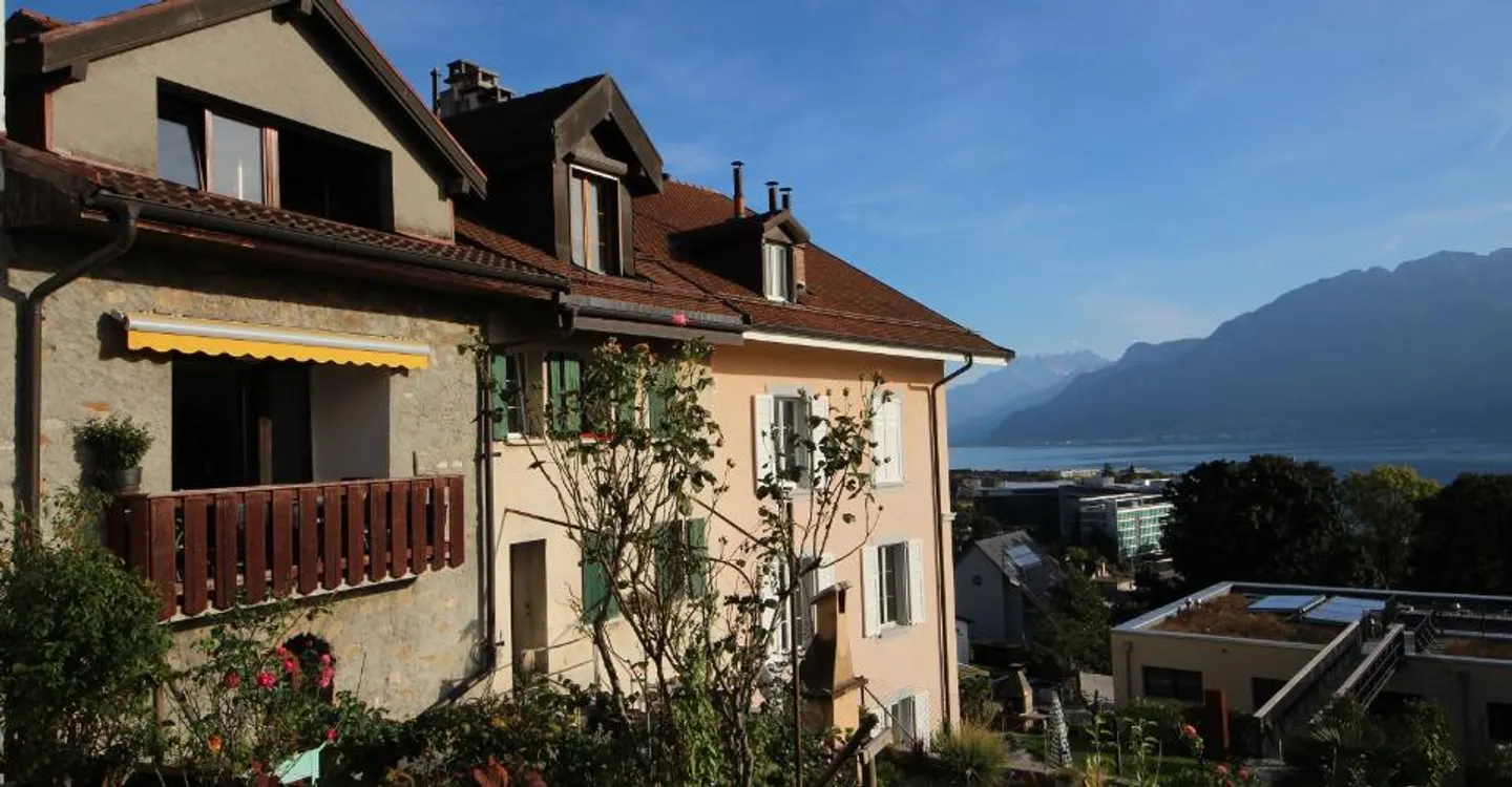 Maison de Village avec Vue sur le Lac - Photo 2 sur 15