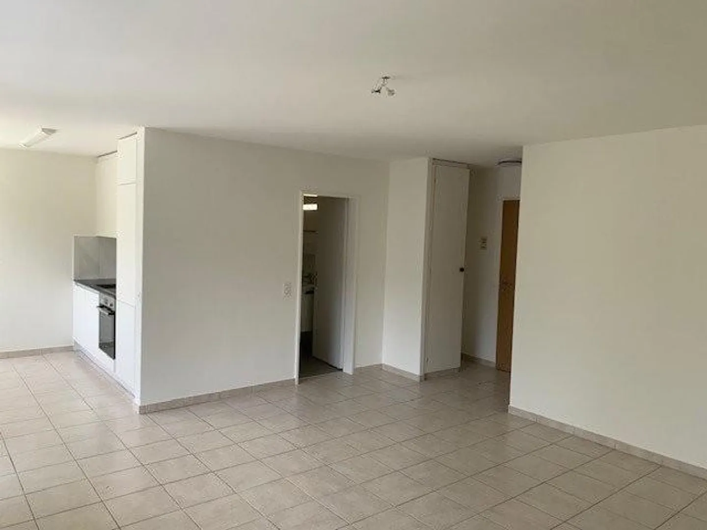 Gemütliche 1.5-Zimmer-Wohnung mit Balkon in Bachenbülach - Foto 2 von 8