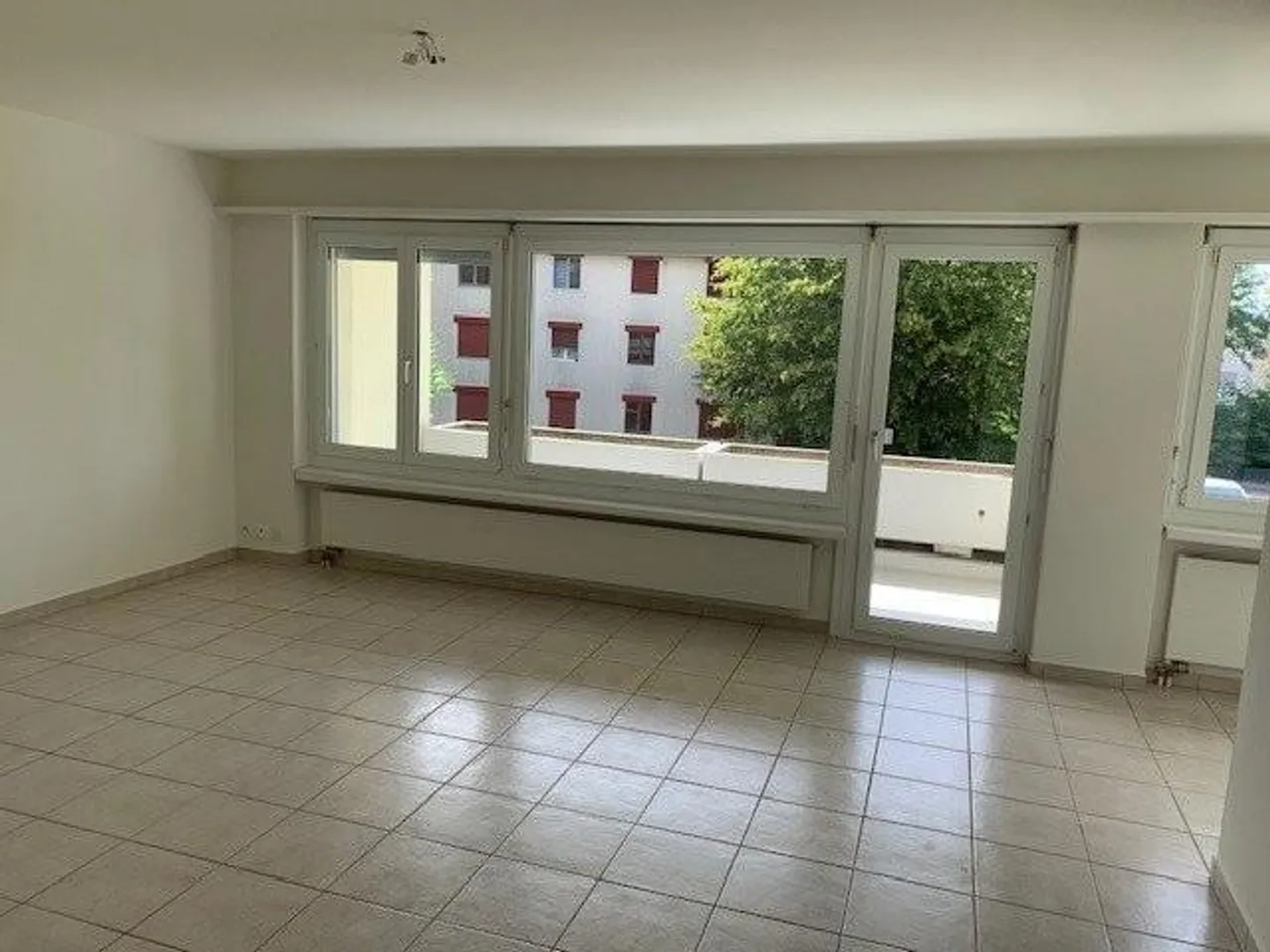 Gemütliche 1.5-Zimmer-Wohnung mit Balkon in Bachenbülach - Foto 3 von 8