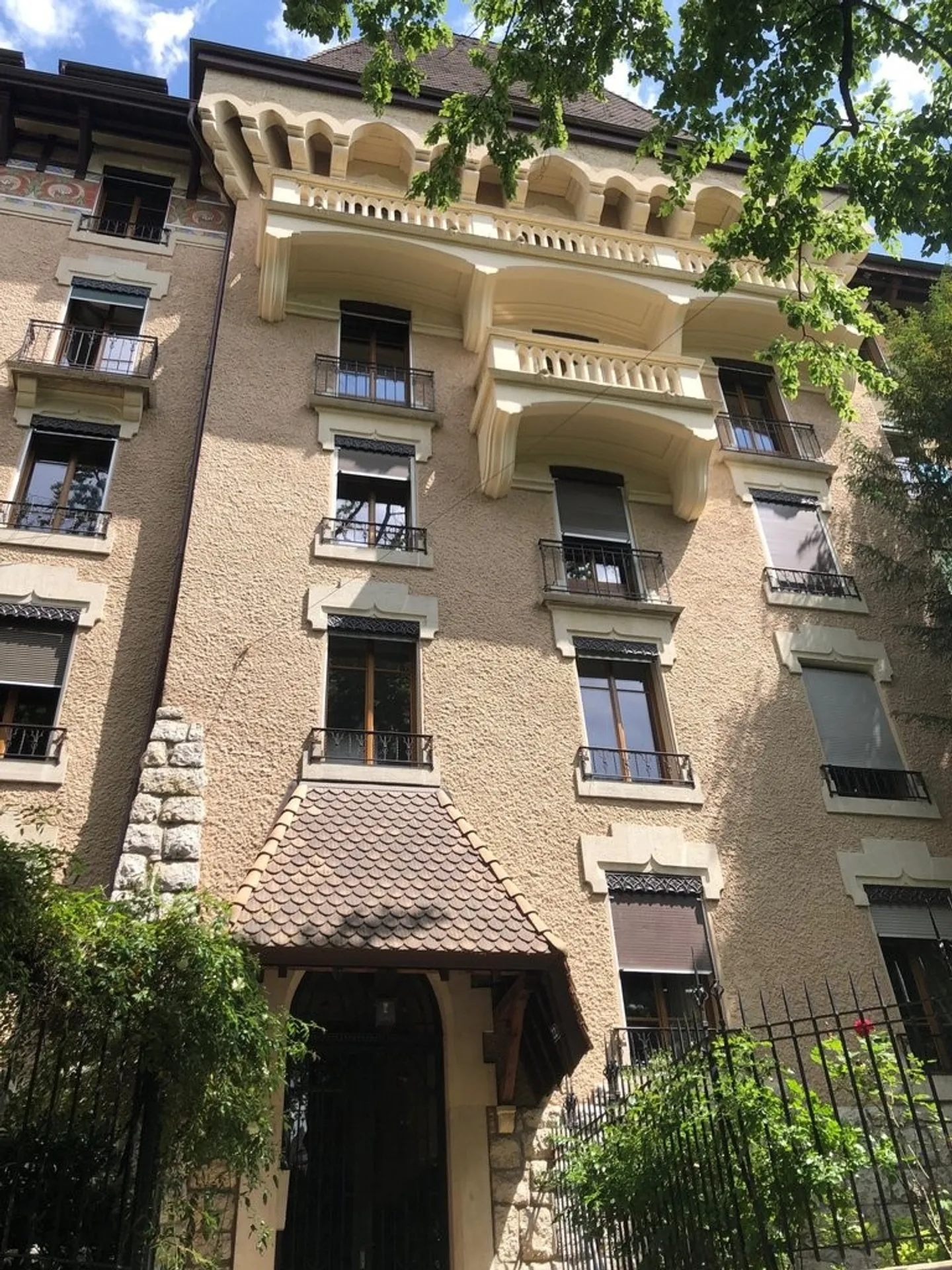 Charming Apartment in Quiet Area - Photo 1 of 5