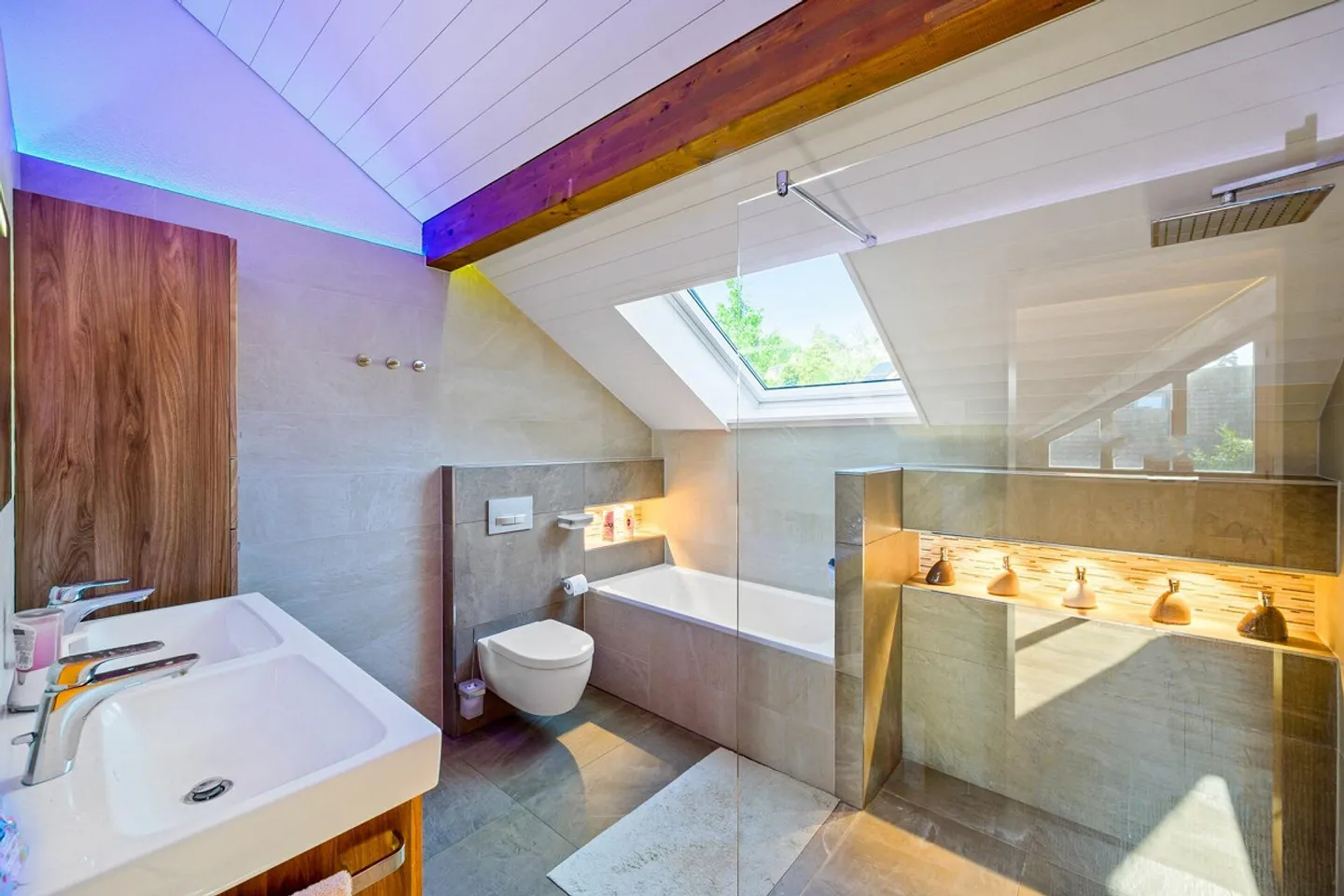 Maison jumelée exclusive avec intimité et beaucoup de verdure - Photo 1 sur 13