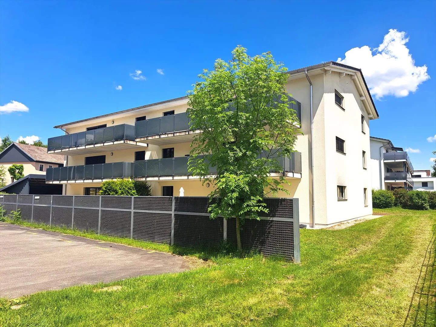 Wohngebäude - Foto 1 von 15