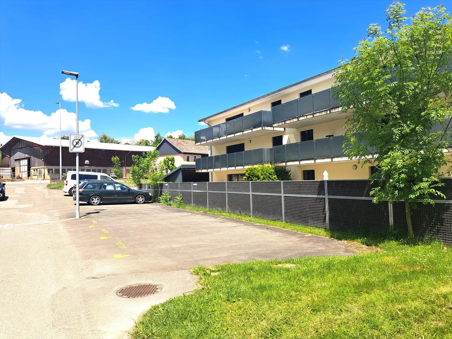 Wohngebäude - Foto 3 von 15