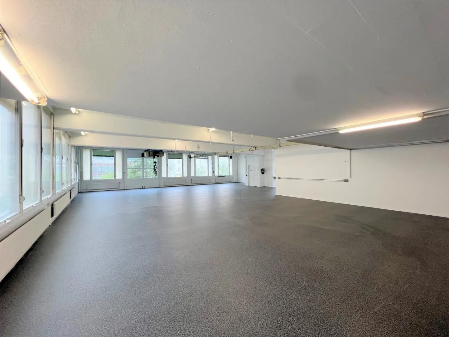 Administrative/Office 4 rooms 360 m2 in Locle - Photo 1 of 6
