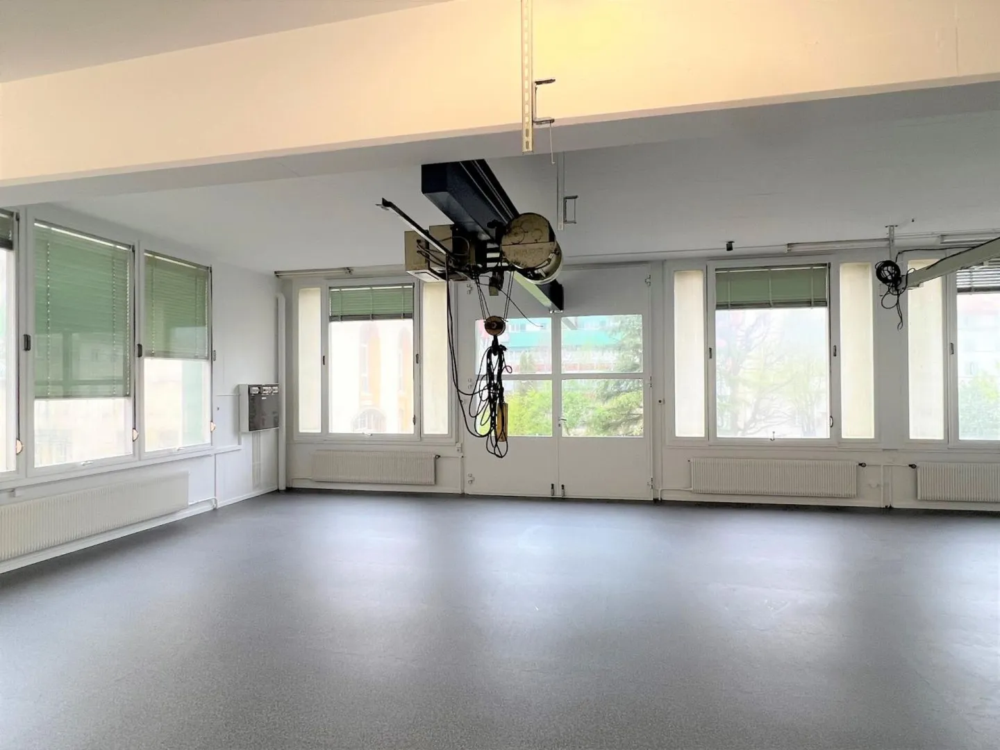 Administrative/Office 4 rooms 360 m2 in Locle - Photo 3 of 6