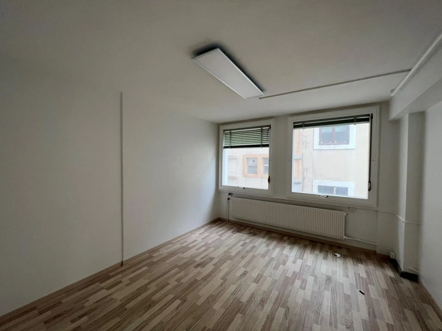 Administrative/Office 4 rooms 360 m2 in Locle - Photo 6 of 6