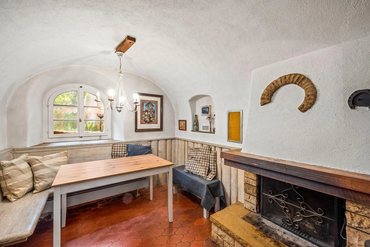 A Piece of History with Great Potential - Living & Working in Lupsingen - Photo 3 of 10