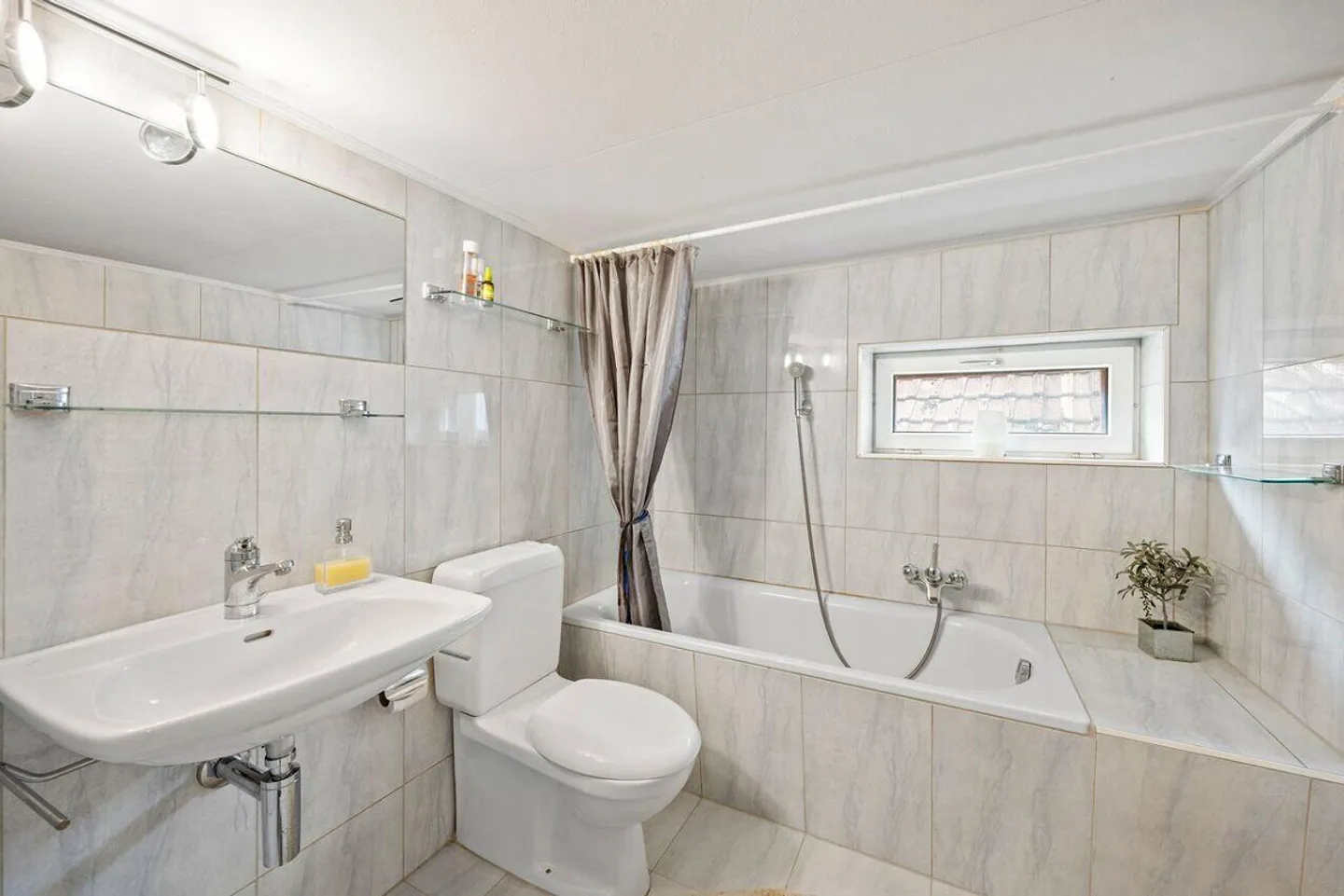 A Piece of History with Great Potential - Living & Working in Lupsingen - Photo 7 of 10