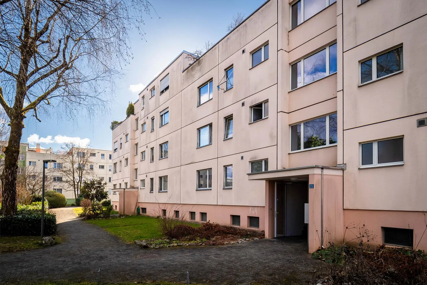 Grosszügige Attikawohnung mit Aussicht - Foto 2 von 14