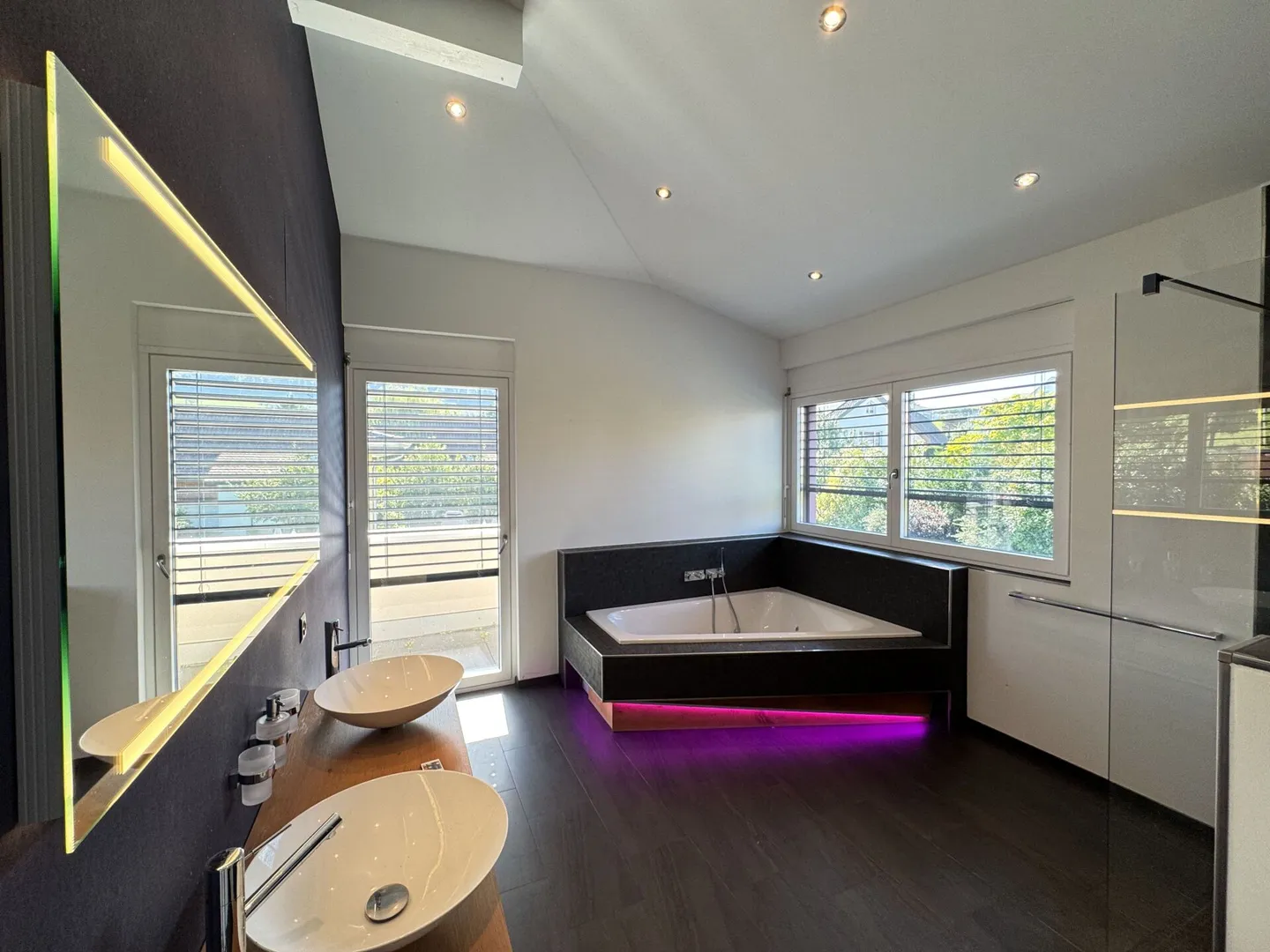Traumhaus mit Pool und Umschwung - Foto 23 von 30