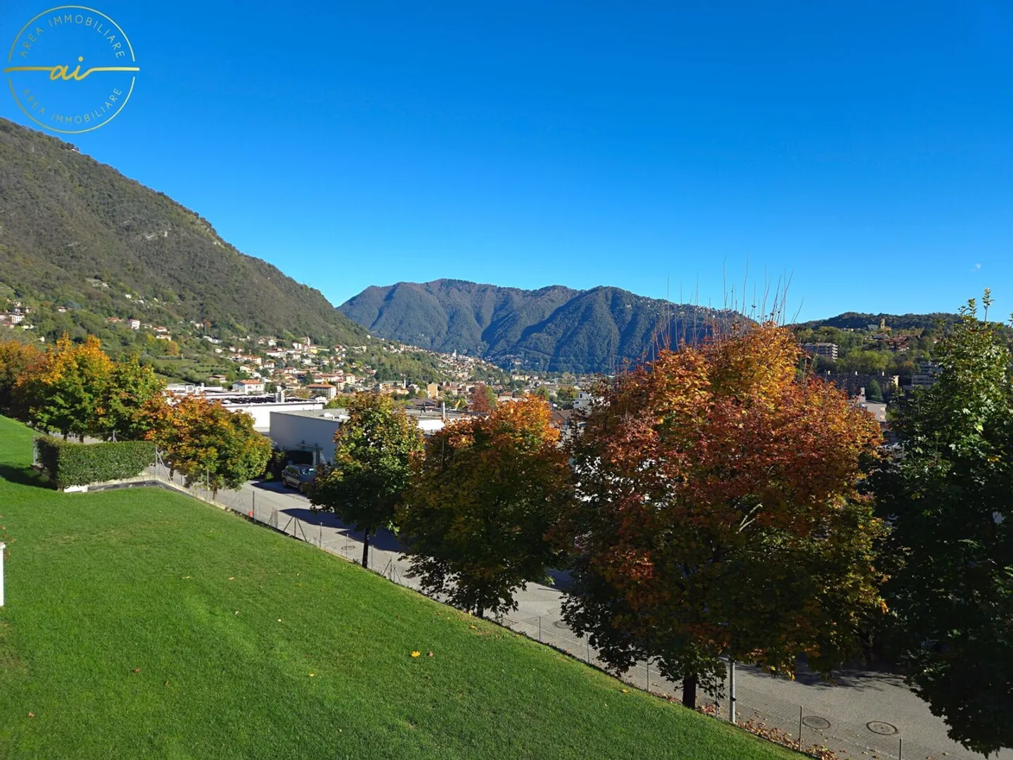 HELLE 3.5-ZIMMER-WOHNUNG MIT GROßER TERRASSE UND FREIER SICHT AUF VACALLO - Foto 1 von 12