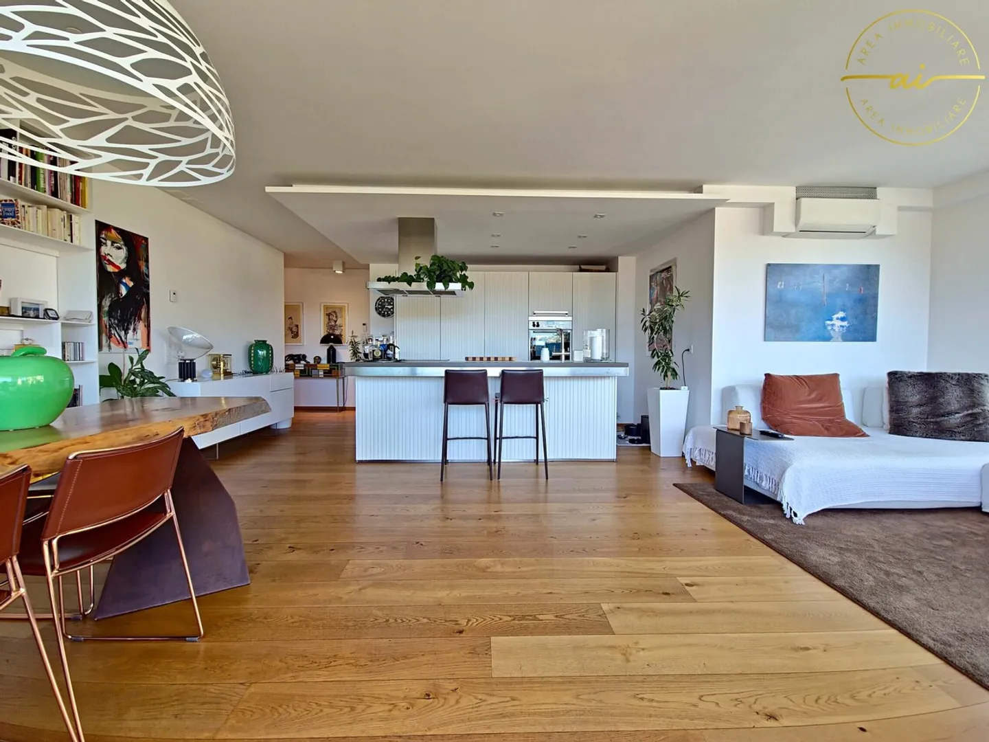 HELLE 3.5-ZIMMER-WOHNUNG MIT GROßER TERRASSE UND FREIER SICHT AUF VACALLO - Foto 4 von 12