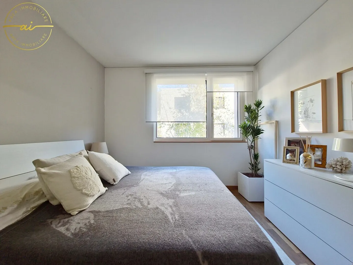 HELLE 3.5-ZIMMER-WOHNUNG MIT GROßER TERRASSE UND FREIER SICHT AUF VACALLO - Foto 9 von 12