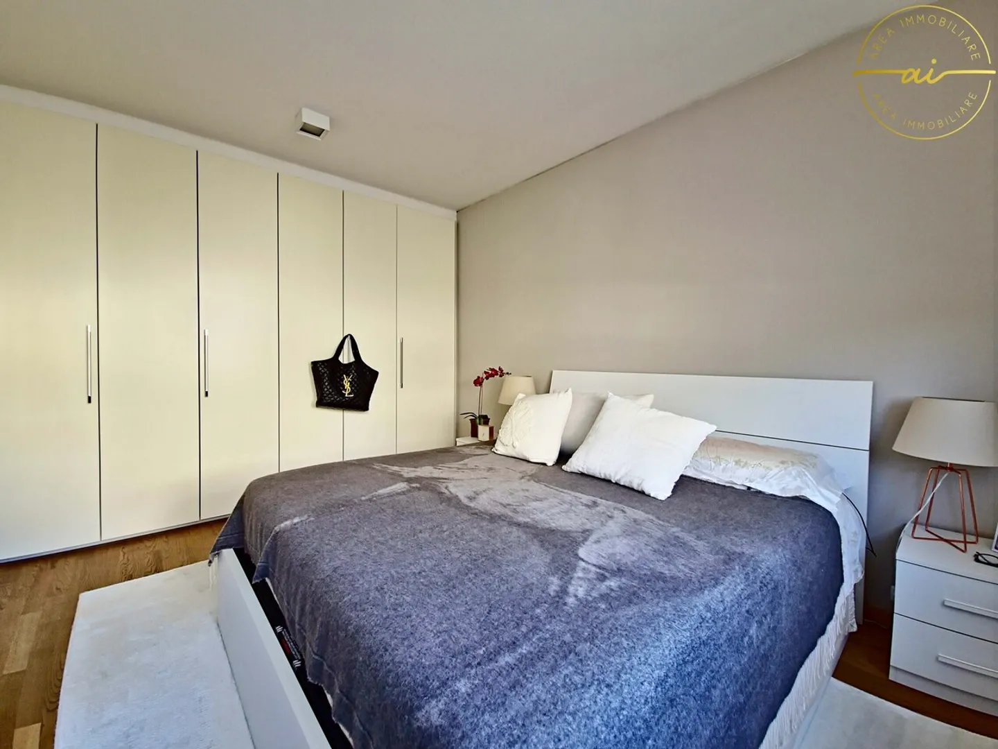 HELLE 3.5-ZIMMER-WOHNUNG MIT GROßER TERRASSE UND FREIER SICHT AUF VACALLO - Foto 10 von 12