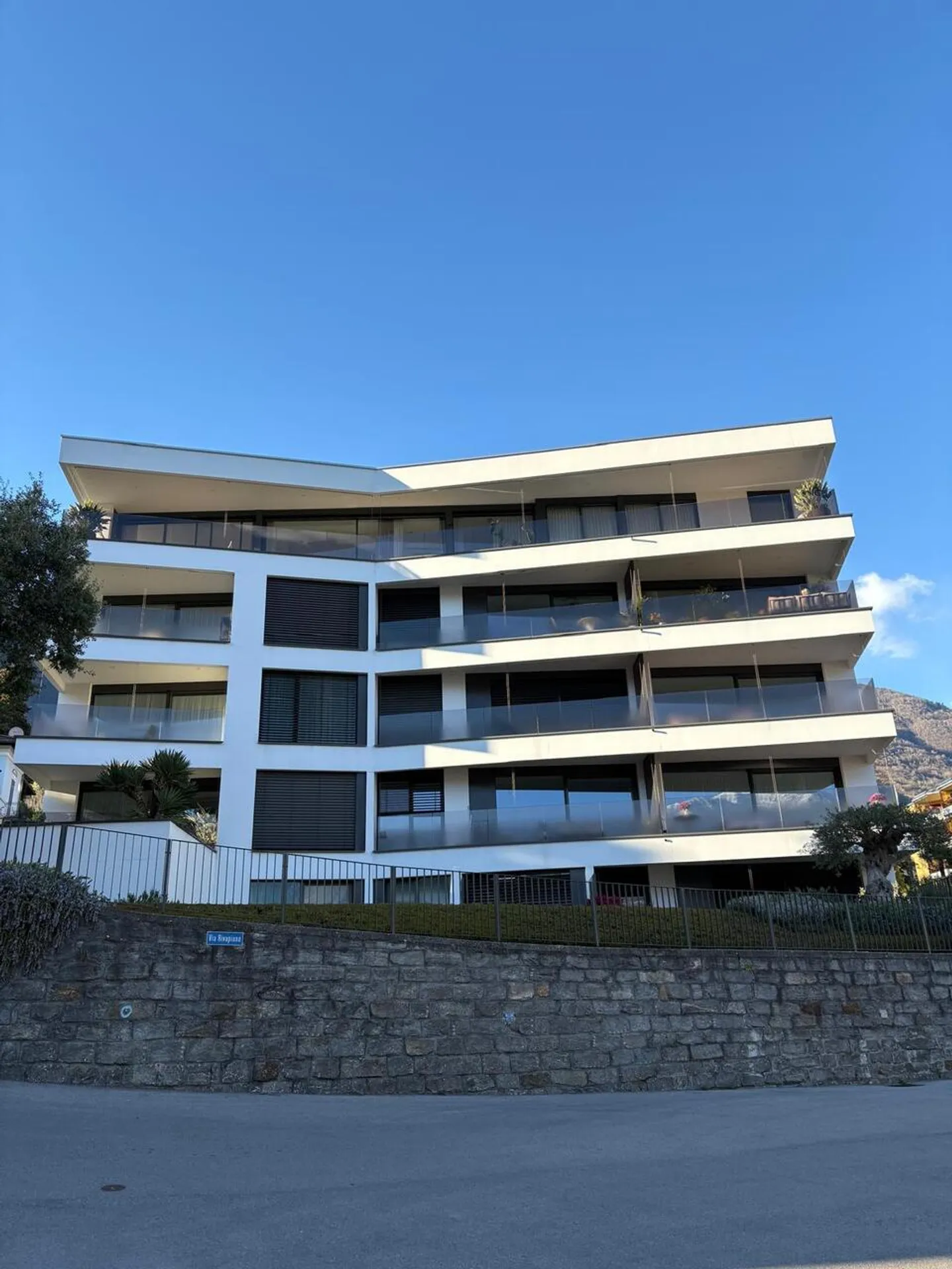 Helle 2,5-Zimmer-Wohnung mit Seeblick zu vermieten. Hauptwohnsitz. - Foto 1 von 9