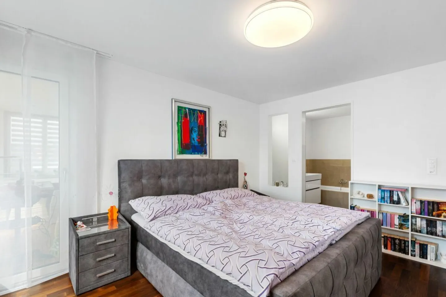 Modern Apartment with Mountain View - Photo 9 of 13