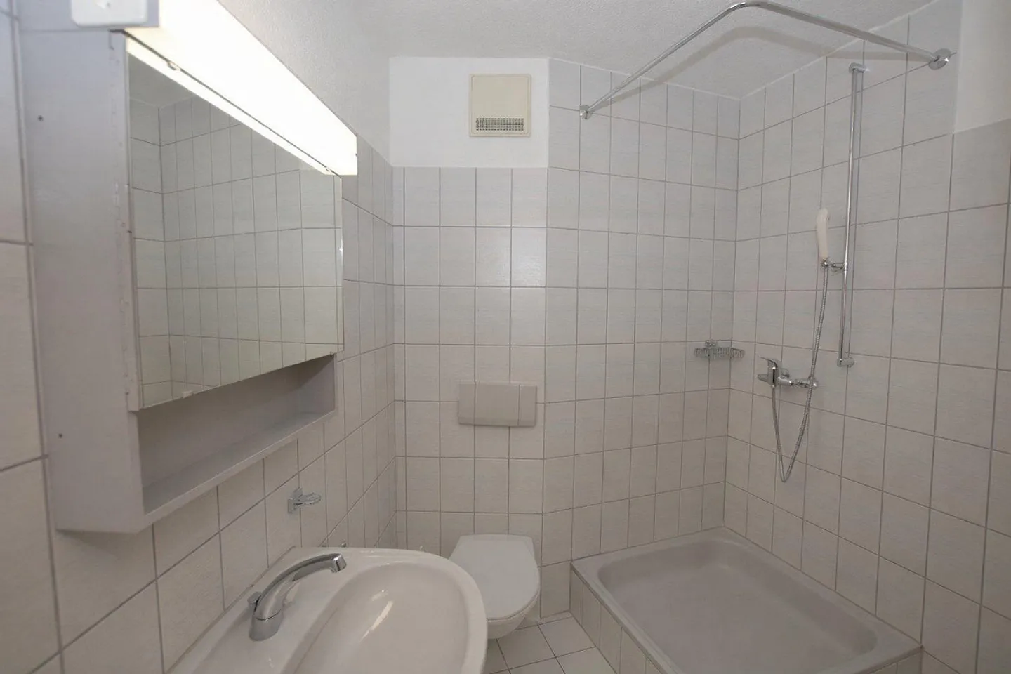 Étage entier avec 4 bureaux au cœur de Bâle - Photo 9 sur 11