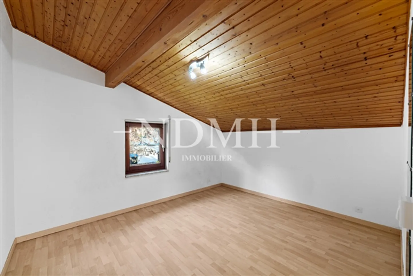 Stunning Detached Villa in an Extraordinary Setting - Photo 7 of 13