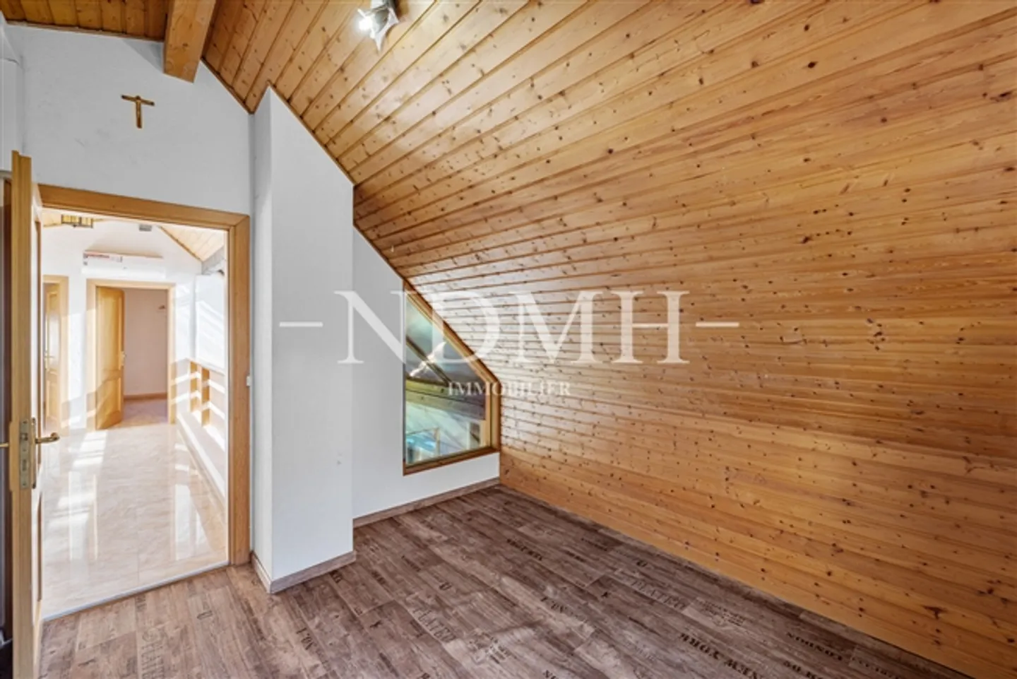 Stunning Detached Villa in an Extraordinary Setting - Photo 8 of 13