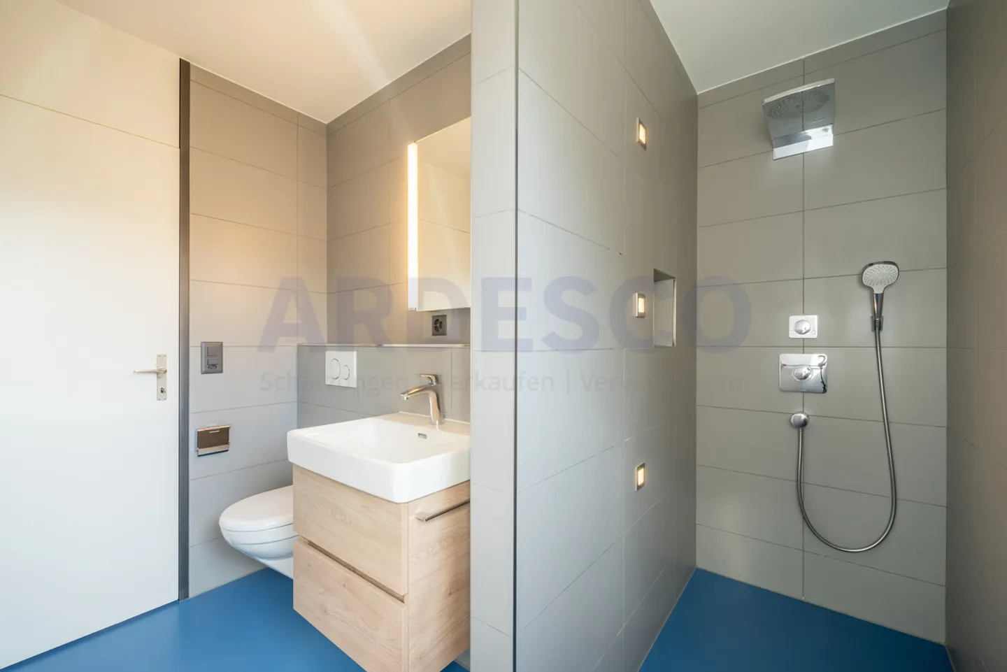 Appartement élégant avec terrasse - Photo 8 sur 13