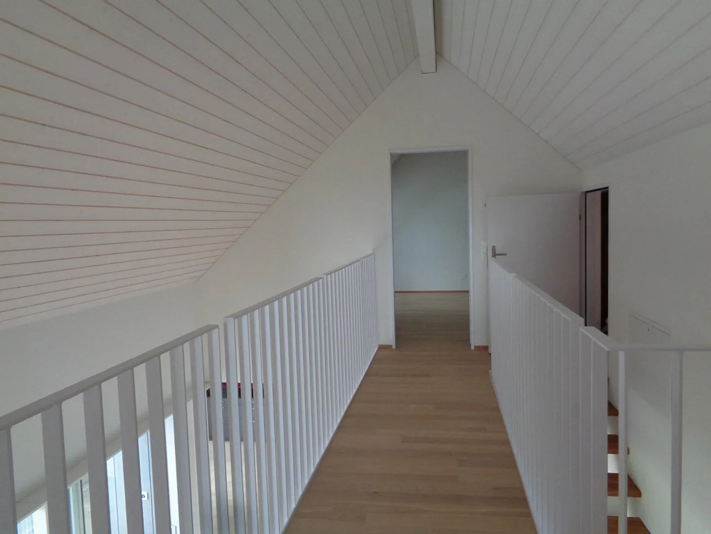 Grosszügige 5.5 Zimmer-Maisonettewohnung in Oberwil b. Nürensdorf - Foto 5 von 13