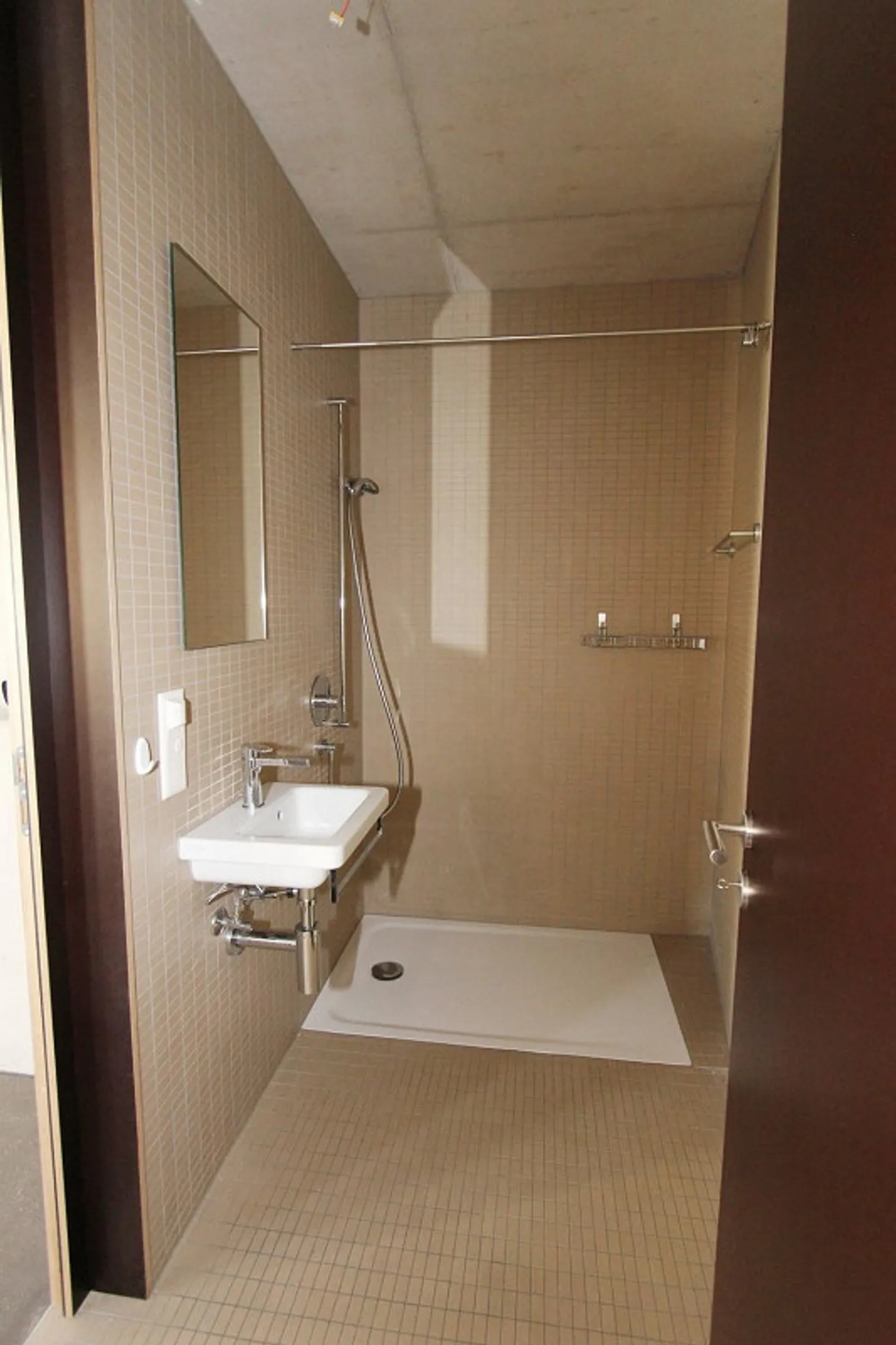 Commercial space in architecturally impressive property - Photo 5 of 7