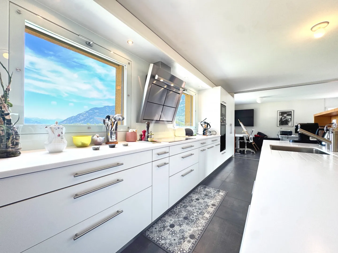 ATTIKAPARTMENT MIT AUSSERGEWÖHNLICHER AUSSTATTUNG UND DIREKTEM LIFT - CHÂTAIGNIER-VIERTEL IN FULLY - Foto 4 von 11