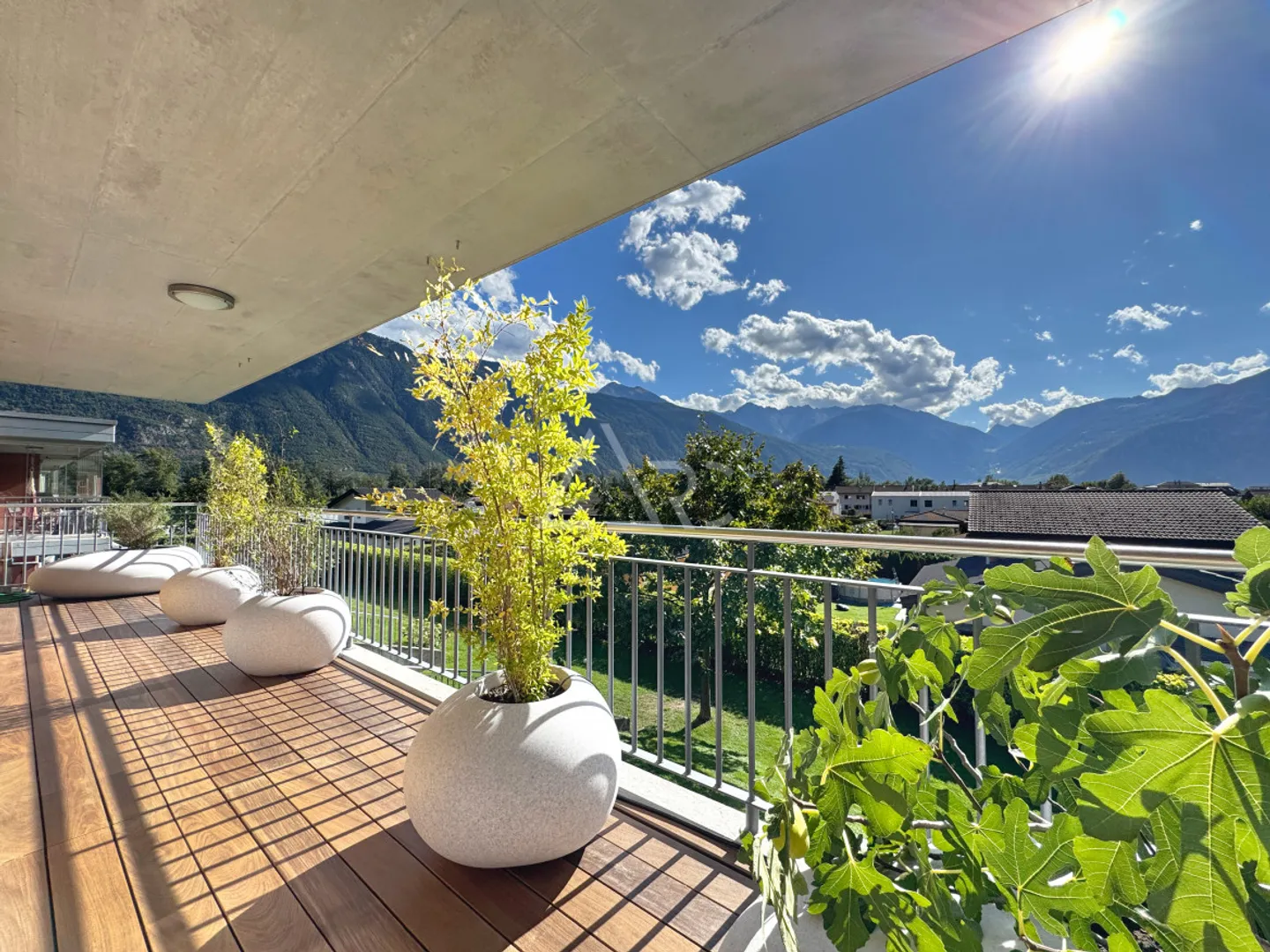 ATTIKAPARTMENT MIT AUSSERGEWÖHNLICHER AUSSTATTUNG UND DIREKTEM LIFT - CHÂTAIGNIER-VIERTEL IN FULLY - Foto 6 von 11