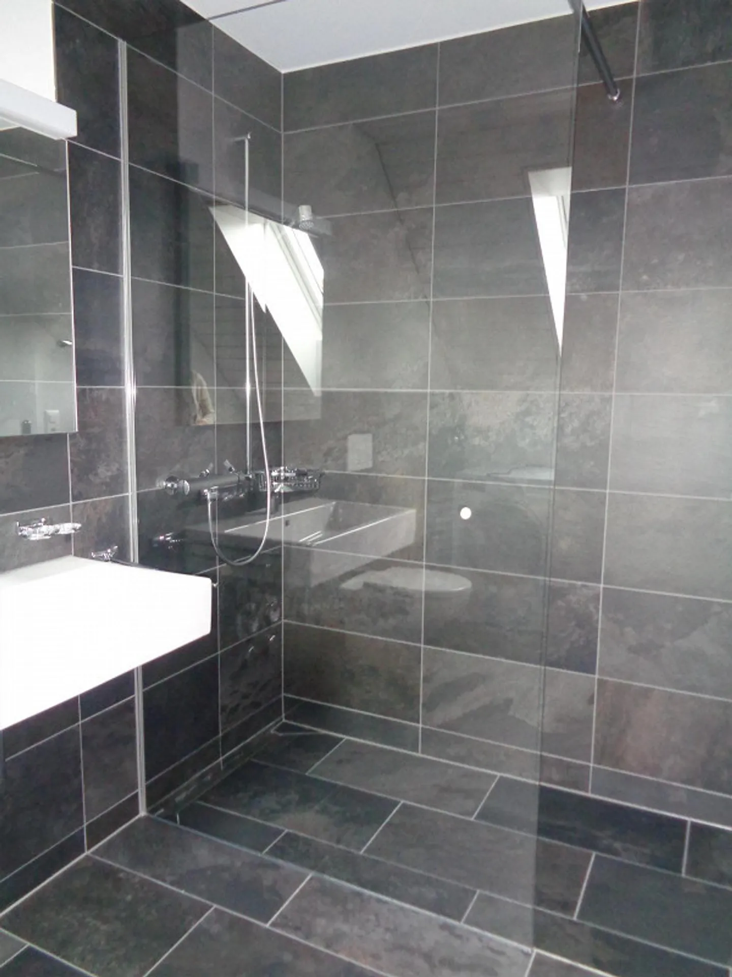 Grosszügige 5.5 Zimmer-Maisonettewohnung in Oberwil b. Nürensdorf - Foto 7 von 13